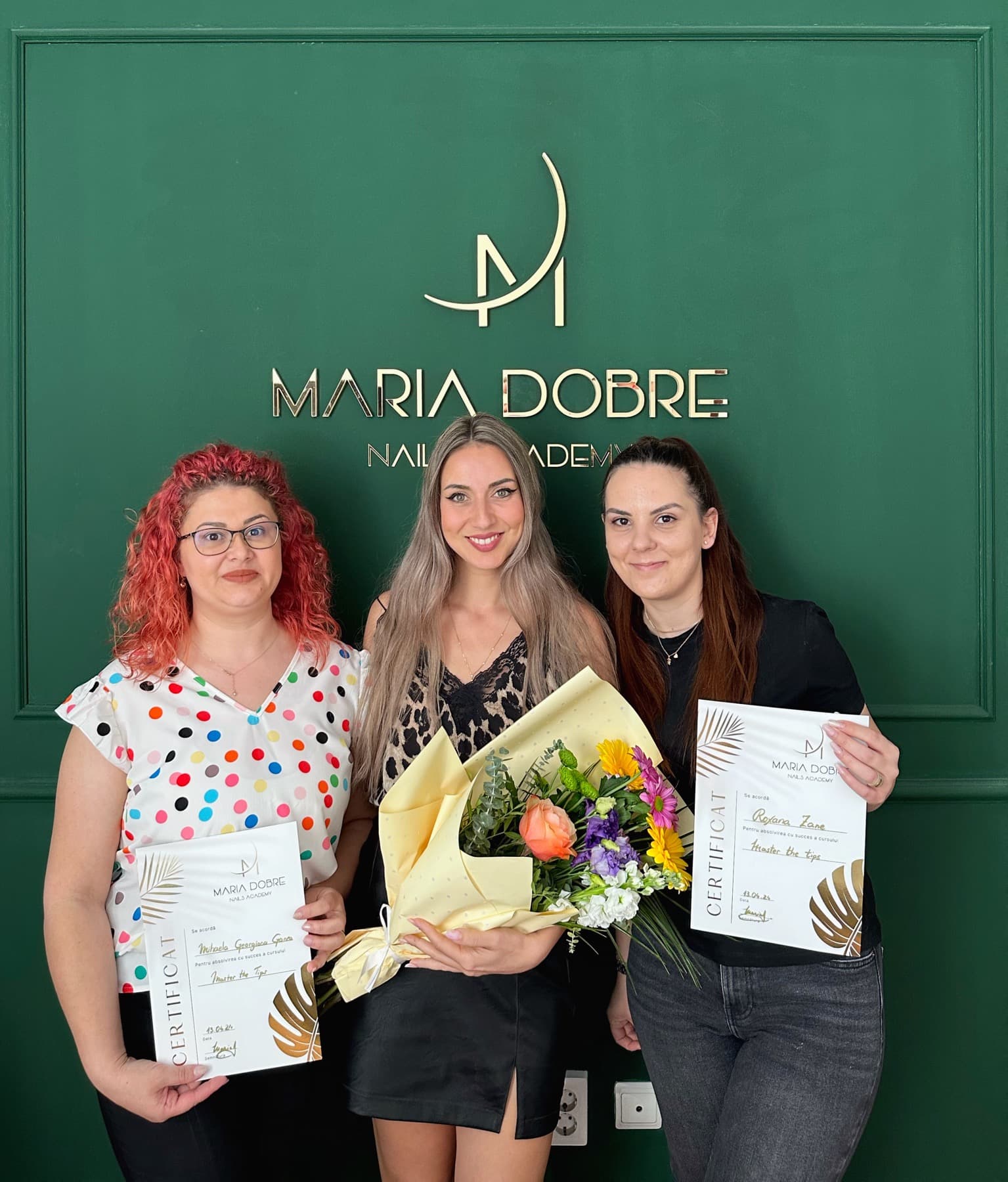 Absolvente Maria Dobre Nails Academy cu diplome