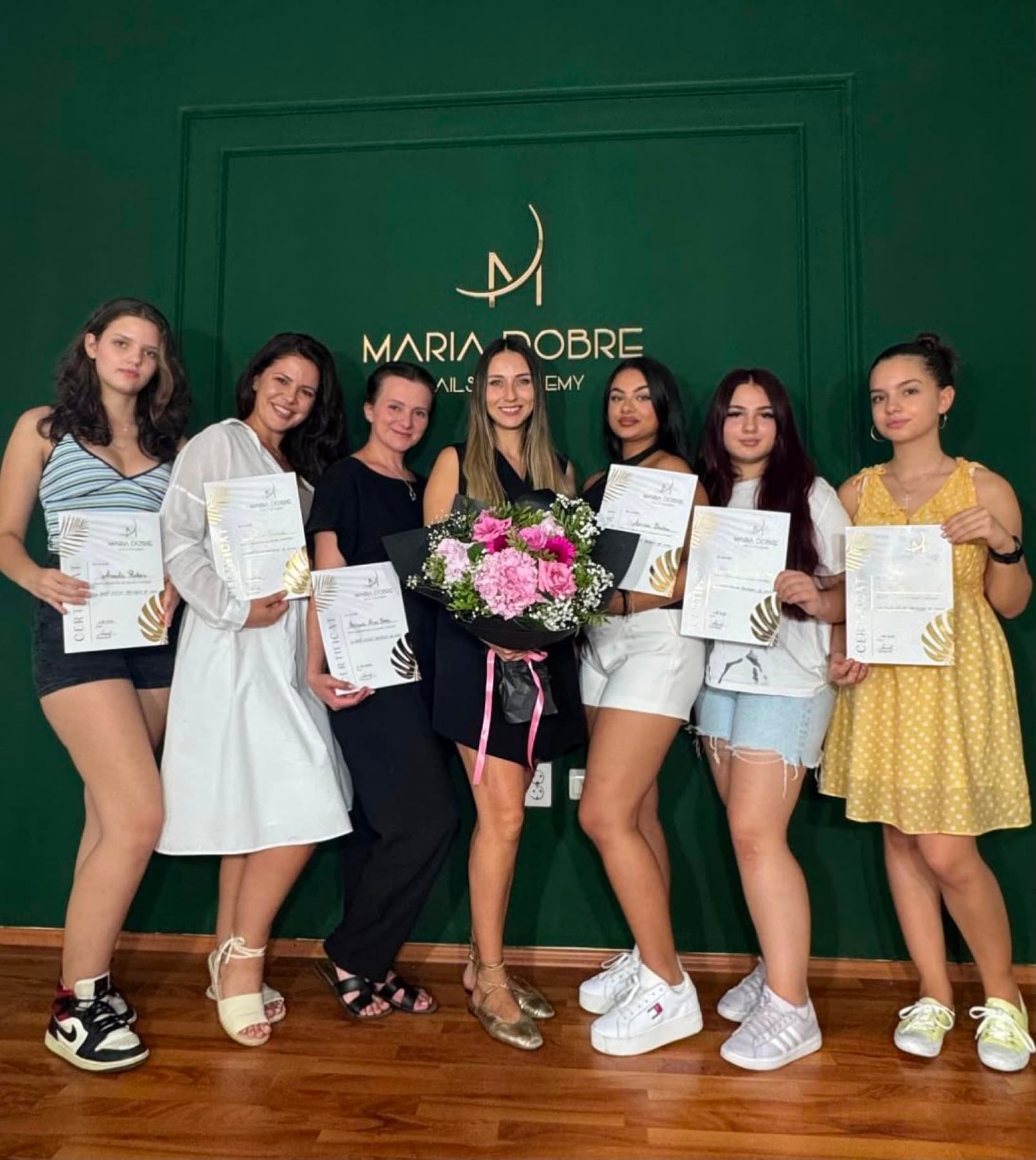 Cursante Maria Dobre Nails Academy